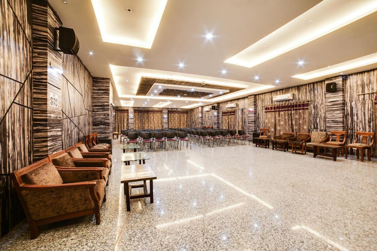 Capital O 61351 Waii International Hotel Bhalukpung Zewnętrze zdjęcie